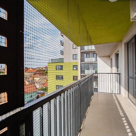 Elegant & Spacious - Central Apartment Oradea Buitenkant foto