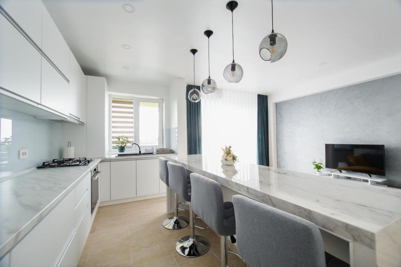Elegant & Spacious - Central Apartment Oradea Buitenkant foto
