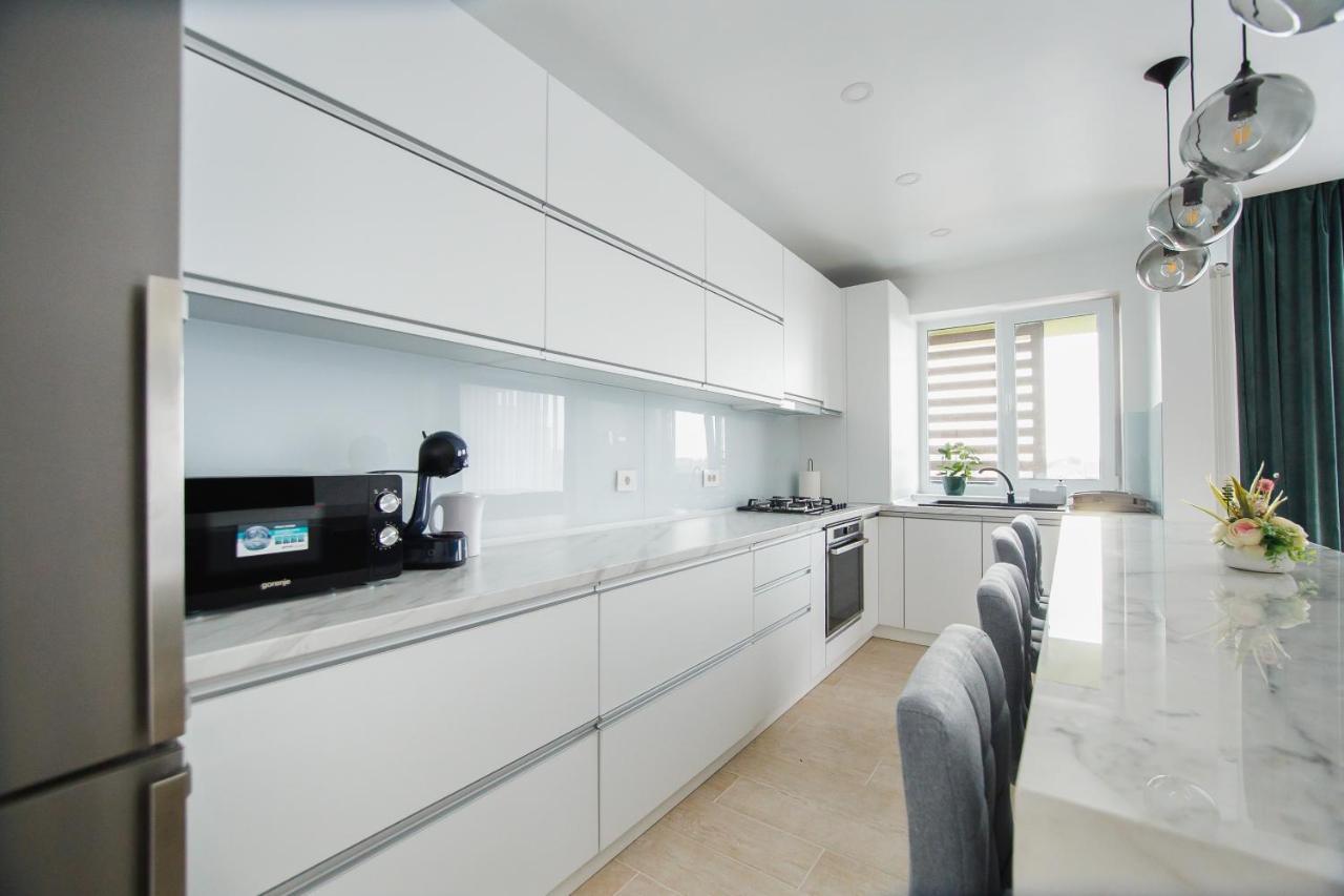 Elegant & Spacious - Central Apartment Oradea Buitenkant foto