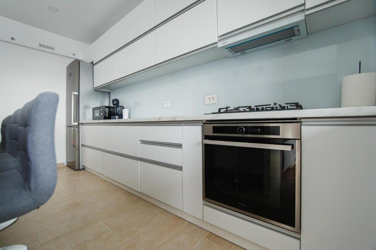 Elegant & Spacious - Central Apartment Oradea Buitenkant foto