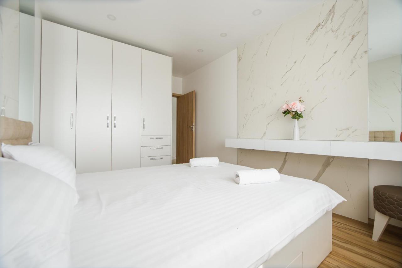 Elegant & Spacious - Central Apartment Oradea Buitenkant foto